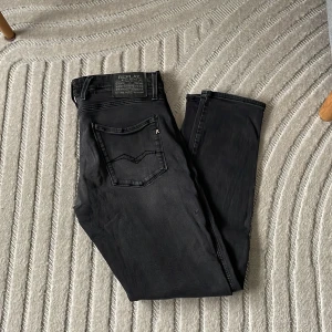 Replay Anbass Jeans - Replay Anbass Jeans Storlek 34/32| skick 8/10| nypris runt 1800kr mitt pris 499kr| har du frågor är det bara att skriva!