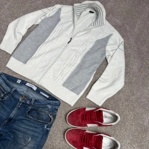 Tröja - Storlek M, köp för endast 199.