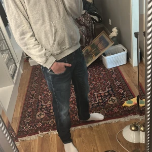 Stilren replay jeans - Säljer dessa stilrena replay jeans. Waist är 33 och length är 32. Pris kan diskuteras!! 