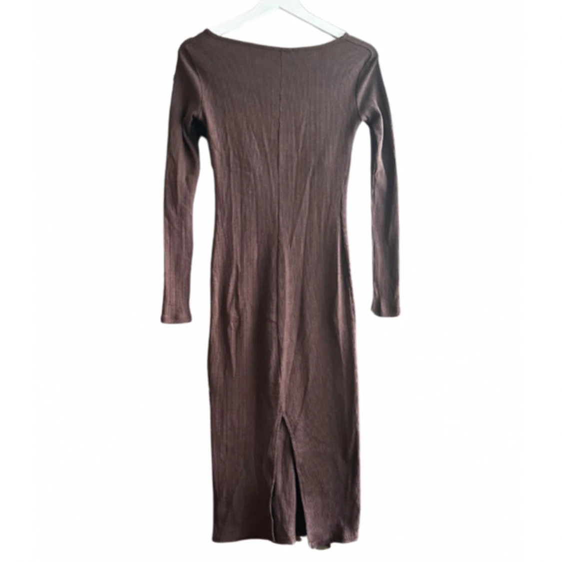 Brun långärmad ribbad klänning - 1
