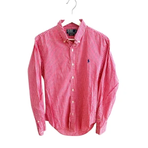  Ralph lauren skjorta  - | Rödrutig Ralph Lauren skjorta | Storlek S slim fit | Skick 10/10 helt ny | Hör av er vid funderingar! |