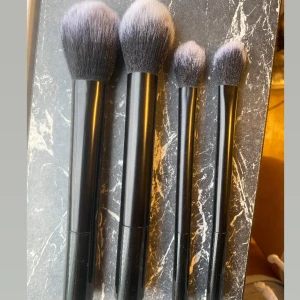 Sminkborstar  - Säljer 4st mjuka smink borstar, nya och oanvända! Säljer dem för 40kr + frakt! 