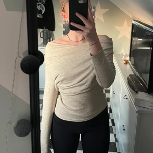 Off shoulder topp - Snygg topp. Aldrig använd. 