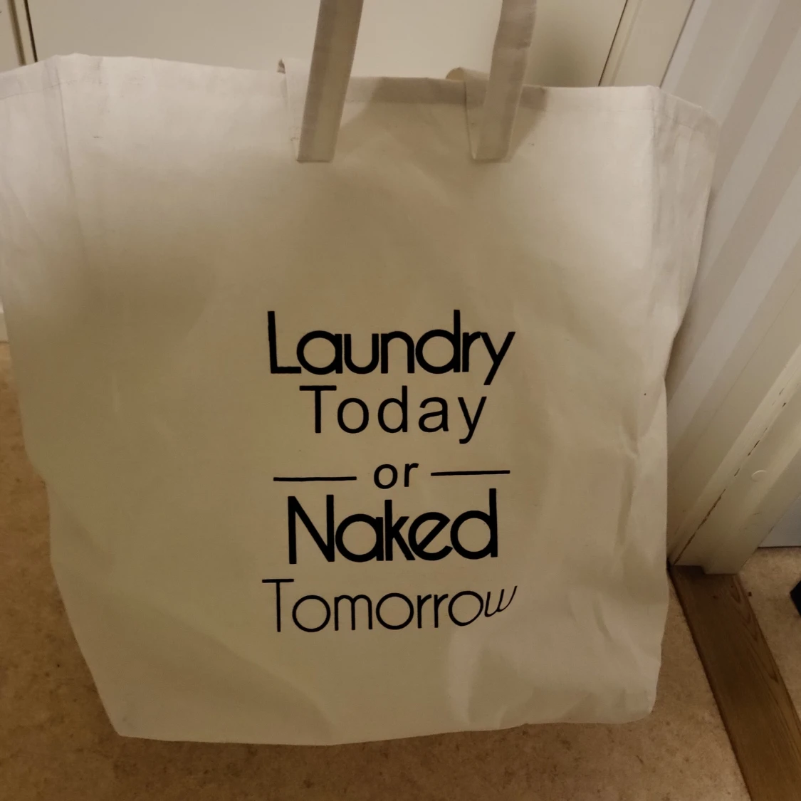 Vit tvättpåse med tryck - 2