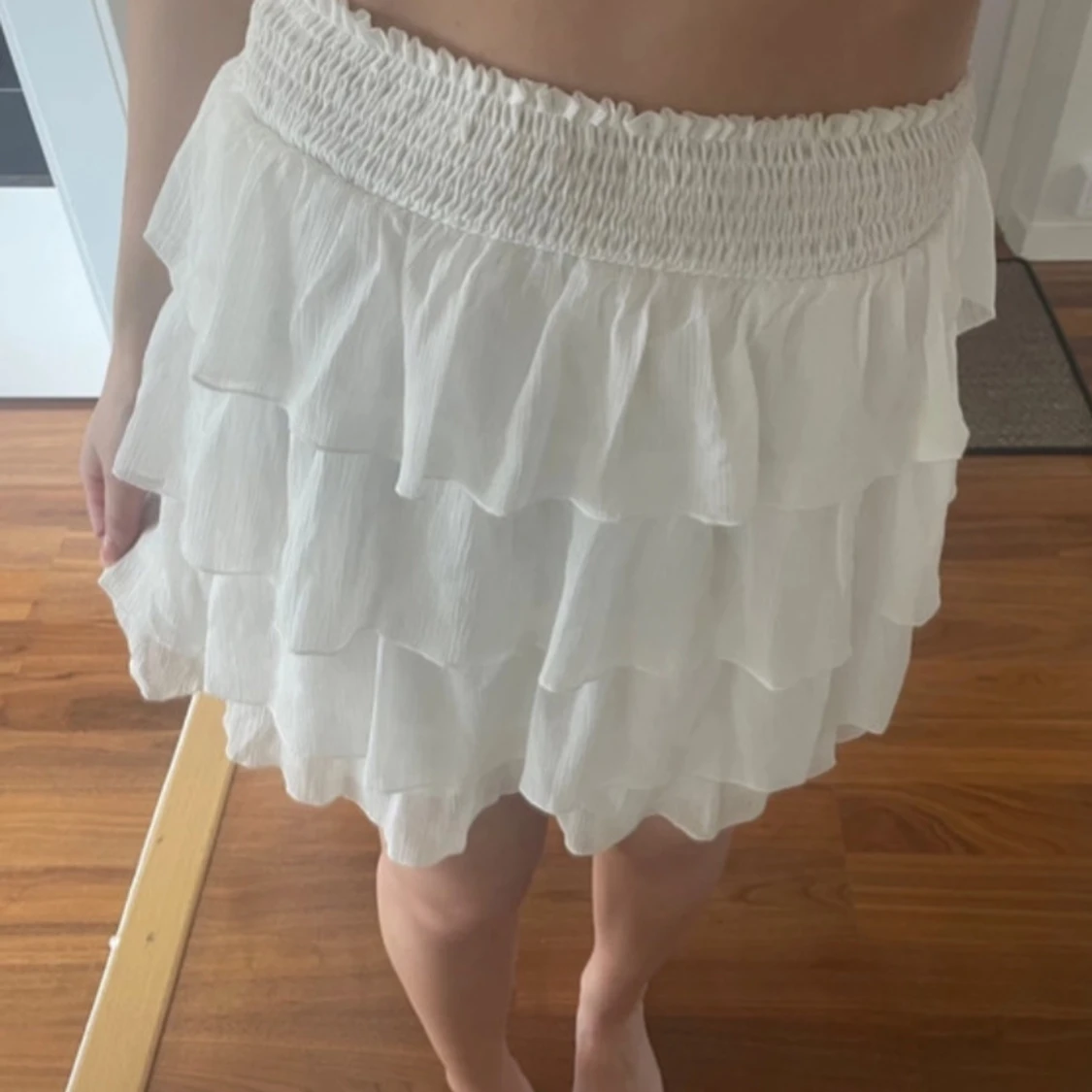 Vit volangkjol med resårmidja - 1