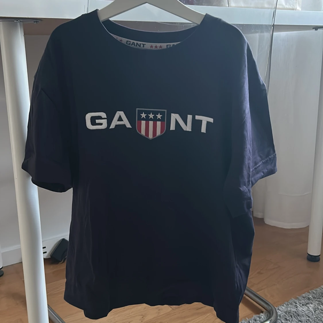 Mörkblå t-shirt från GANT