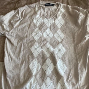 Beige tröja - Beige tröja med mönster