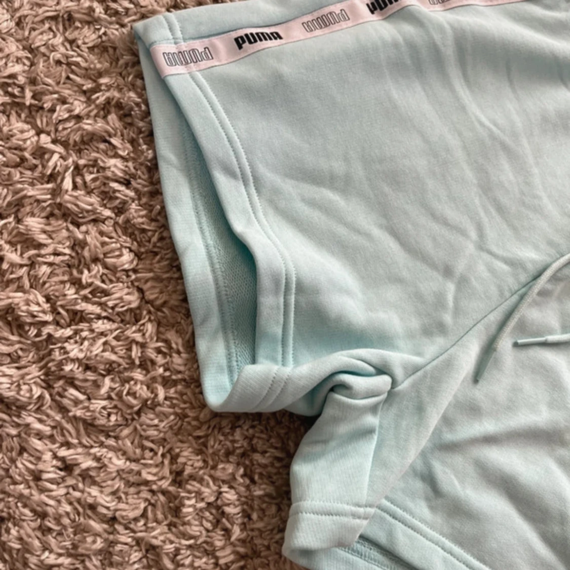 Ljusblå shorts från Puma med logoband - 2