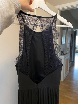 Långklänning - Använd 2 gånger, fint skick, dragkedja bak som inte syns.