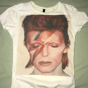 David Bowie T-shirt  - David bowie T-shirt som är för tajt för mig. 