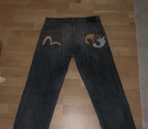 Evisu jeans - Tvär feta Evisu byxor i storlek 36x34