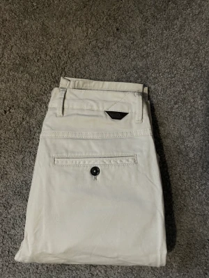 Chinos - Zara chinos, helt nya. Strl 30 (48/M).