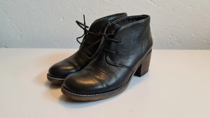 Vagabond strl 37 - Väldigt fina skor i retrostil. Märket är vagabond. De är i mycket bra skick, endast använda vid enstaka tillfälle. Nypris 1500 kr 