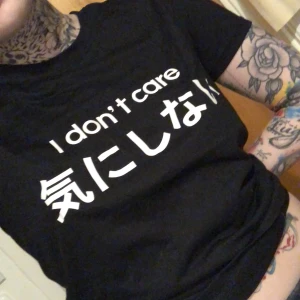 Kul tshirt  - Står M passar som S mer Aldrig använd 