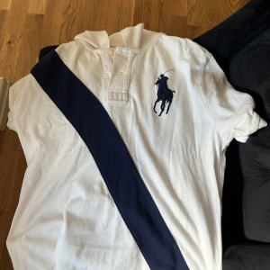 Polo/Ralph lauren - Säljer en jätte fin pikétröja från polo/Ralp lauren Är storlek xl passar L