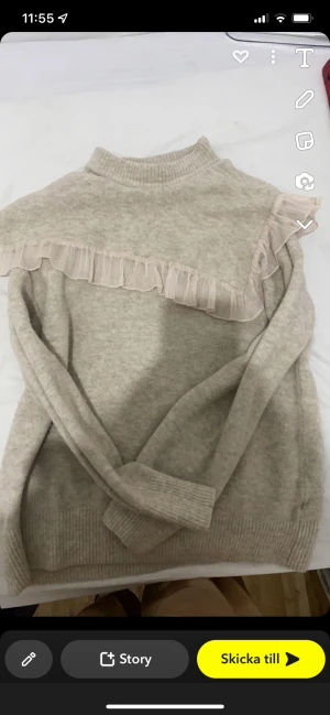 Fin stickad tröja från zara  - Fin och ser ny ut. Är jätte skön att ha på och matchar med de flesta. Passar S med. 