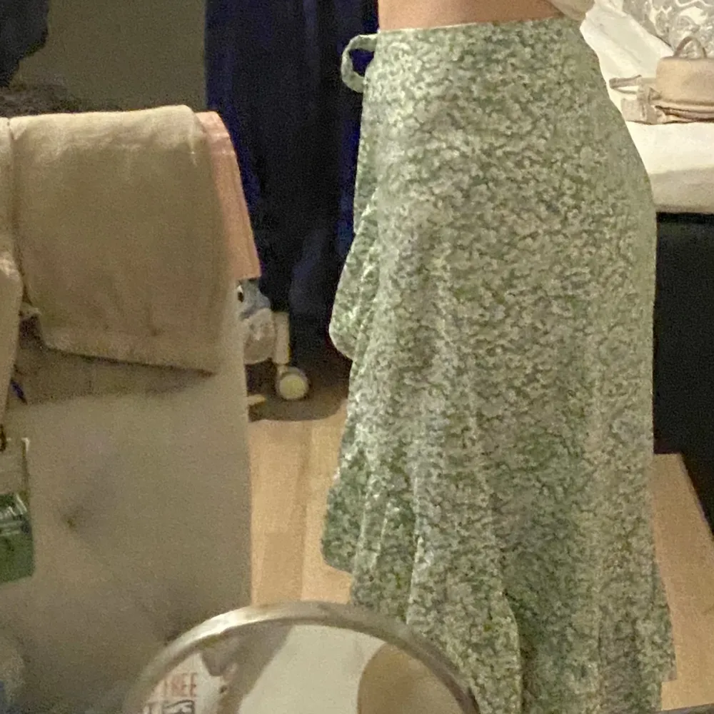 Fin grön kjol till sommaren, använd en del förra året men har blivit för liten. Kjolar.