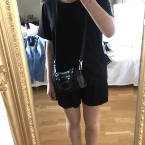 Liten väska - Söt liten väska från boohoo. Skriv för fler bilder💗💗