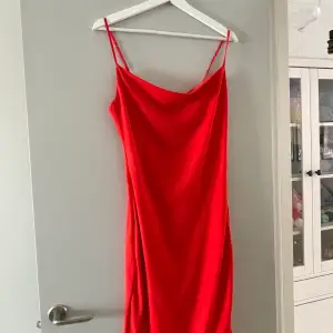 Lite längre klänning i väldigt bra skick 
