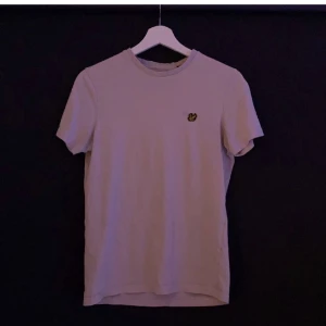 T-shirt  - Använt skick men är fortfarande som ny 