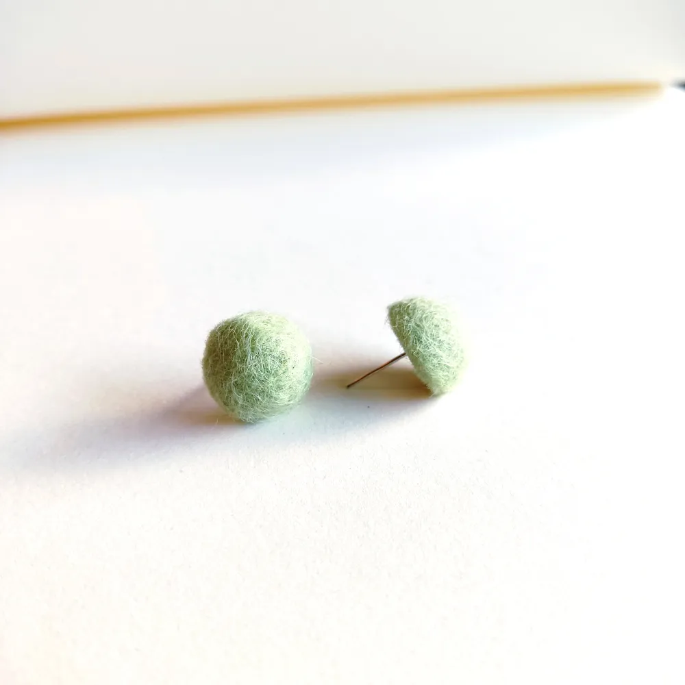 Handmade earrings, made from felt material, colour of mint . Accessoarer.