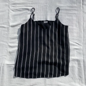 Randigt linne - Linne från pimkie i superbra skick! Knappt använt då det inte är min stil.