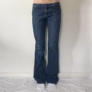 lågmidjade heans - använd köp nu! midja:78 innerben:86 💋 jag är 169 cm och w28 som referens 