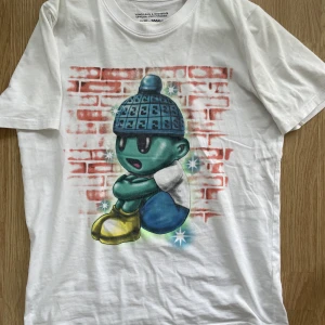 Yung Lean Tröja - cond 7,5/10  Vuxit ur tröjan, passar dock både S och M med olika fit. Kan mötas upp i GBG