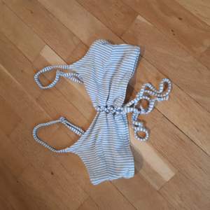 Helt ny oanväbd bikini överdel!