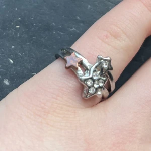 Ring - Ring med stjärnor. (Frakt går att fixa för 15kr)