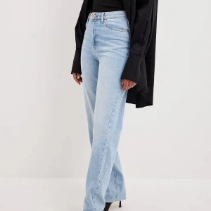 Jeans NAKD - OANVÄNDA!! Såå fina jeans från NAKD!🤍 ”Ekologiska raka jeans med hög midja och rå fåll”