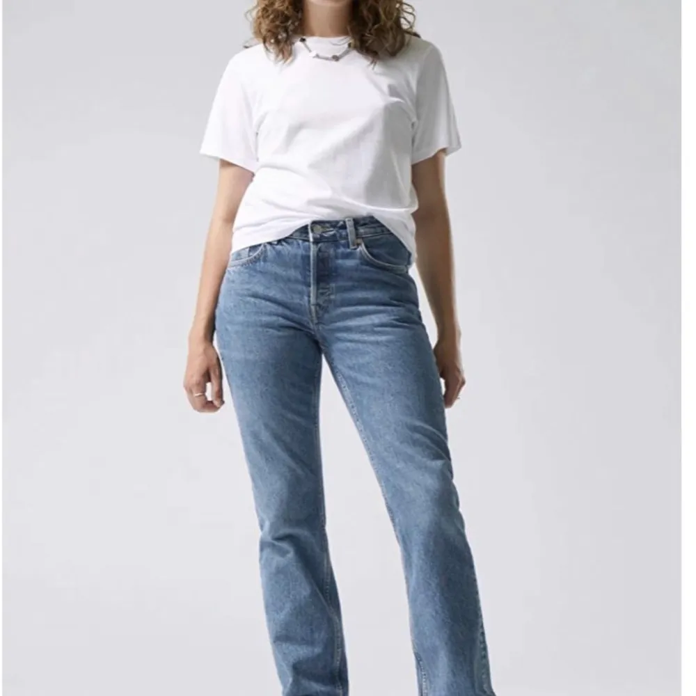 säljer jeans som inte kommer till användning längre🤍. Jeans & Byxor.