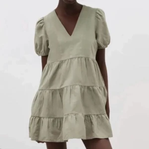 Klännkng - Söt grön klänning från zara, fint skick💗