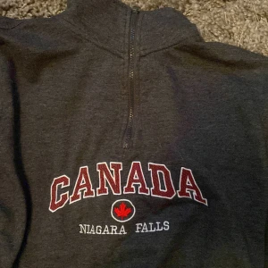 zip hoodie grå  - aldrig använt denna är för kort för mig i armarna. 