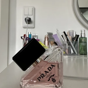 Prada Paradoxe  - 30ml, sparsamt använd. Nypris 760kr