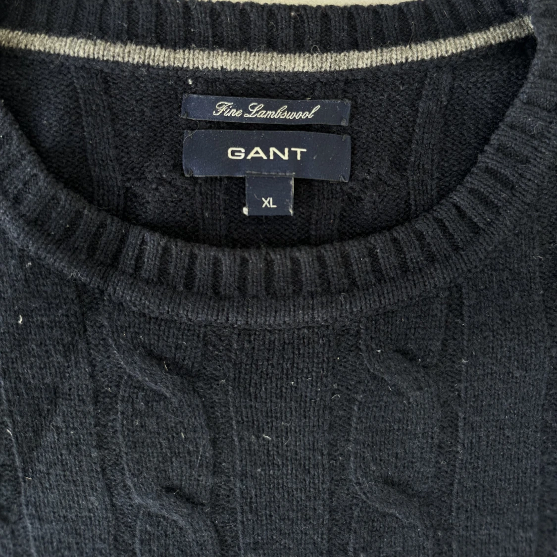 GANT KABELSTICKAD TRÖJA  - 91