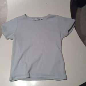 Ljus blå tshirt  - En vacker ljus blå tshirt 