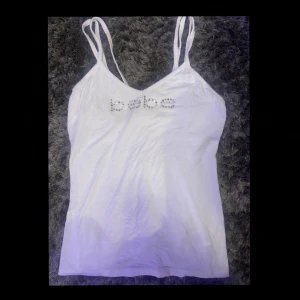 Bebe tröja  - Bebe tröja med rhinestones text😇 I storlek Small💕