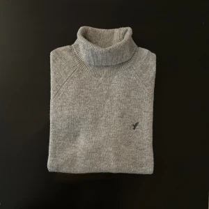 Pier One Stickad tröja - light grey Storlek: S - använd ytterst få gånger, skick 10/10. Pm för mer bilder. 