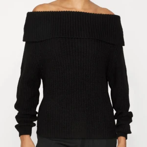 Off shoulder tröja - En jättefin stickad off shoulder tröja som jag verkligen önskade skulle passa men den var tyvärr för liten!:(