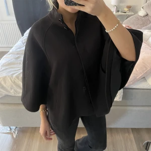 Poncho - Så stilren poncho! Köparen står för frakten!💕💕