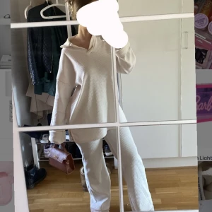 Vitt mjukiset  - Oanvänt mjukis set från dkchic, skönt material, jag e 160cm 