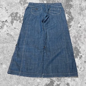 Baggy byxor - Storlek m typ 98cm långa 40cm i midjan o 27cm benöppning