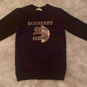 En burberry tröja, helt ny