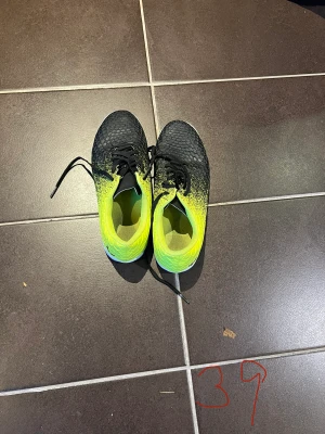 Gympaskor  - Oanvända gympaskor/ inneskor