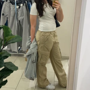 Cargobyxor🕸️ - Supersnygga cargos! Skriv för mer bilder❤️‍🔥