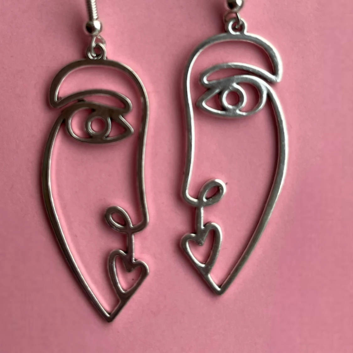 Faces örhängen 💕 - 90