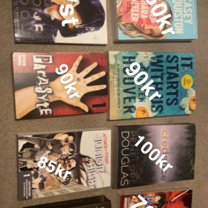 Böcker/manga  - Kontakta mig för mer info ❤️