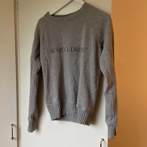 Acqua Limone tjocktröja - Grå Acqua Limone tjocktröja. Använd ett fåtal gånger. Köparen står för eventuell frakt.