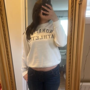 sweatshirt  - säljer nu denna vintage sweatshirt då den inte används längre! hör av er vid frågor, pris kan diskuteras!💕